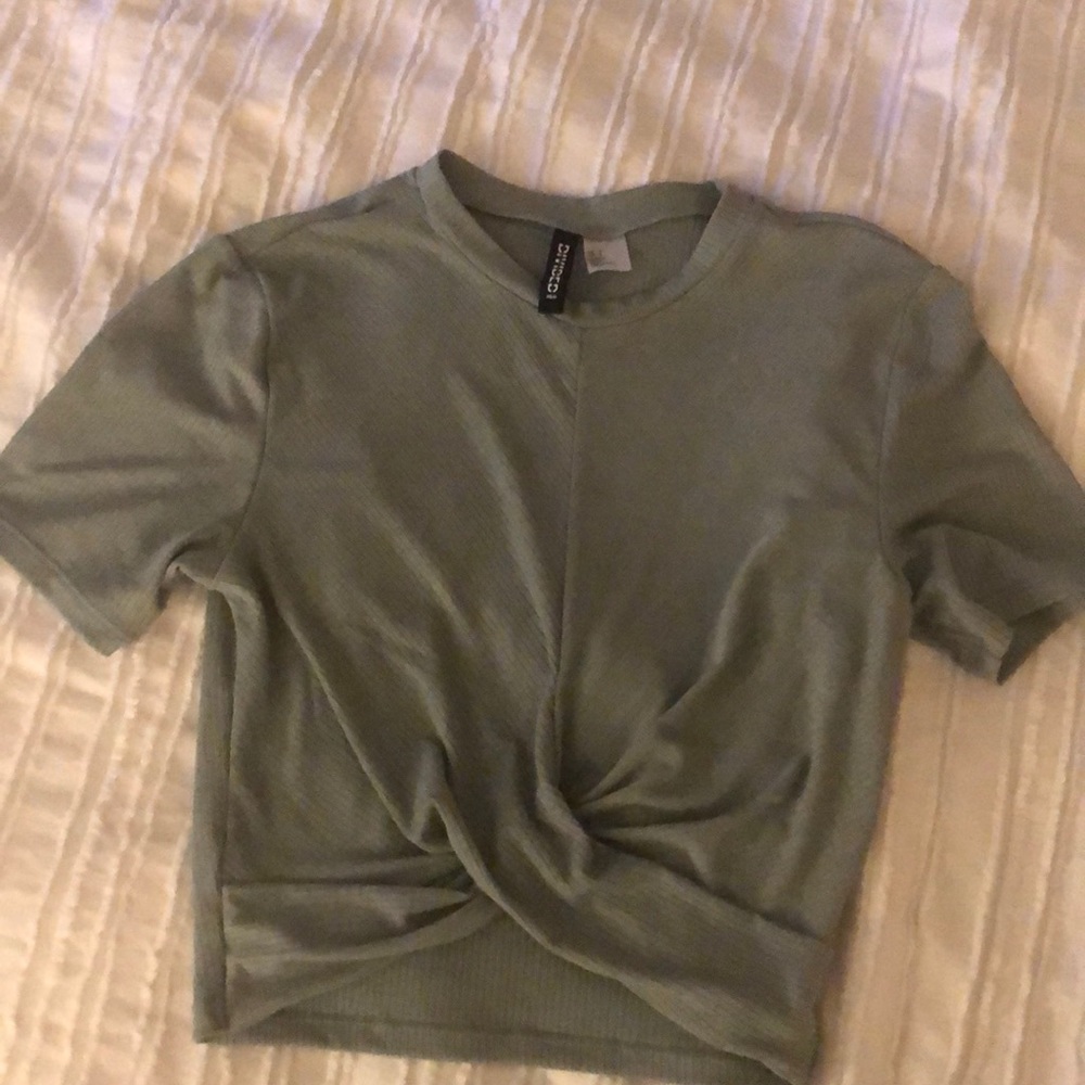 Green cropped tied top